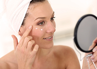 AntiAging-Behandlung von der Kosmetikerin Sema Harman AntiAging-Behandlung von der Kosmetikerin Sema Harman